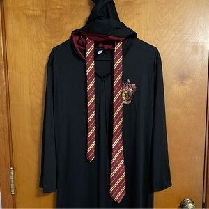 HARRY POTTER GRYFFINDOR COSTUME (cloak and tie)